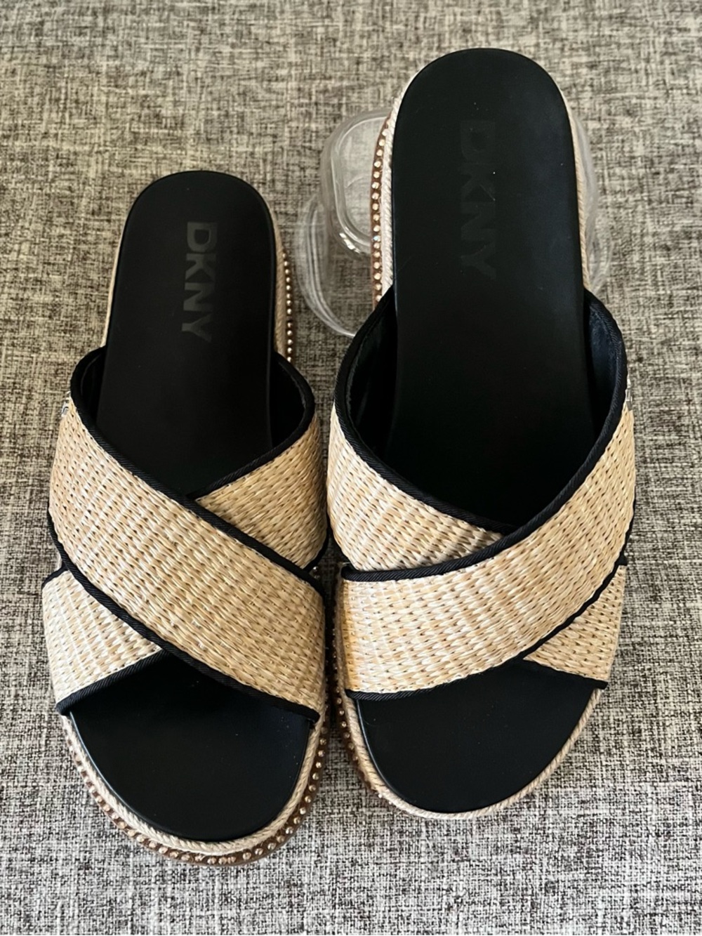 DKNY Women's Berris Criss Cross Espadrille
Platform Sandal With Logo Size 9.5